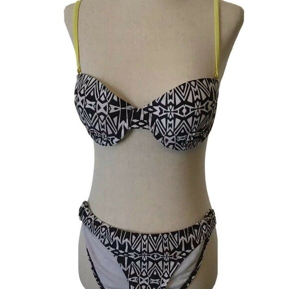 Damsel Size Medium Womens Bikini Swimsuit Two piece Yellow Top Bottom - Picture 1 of 9